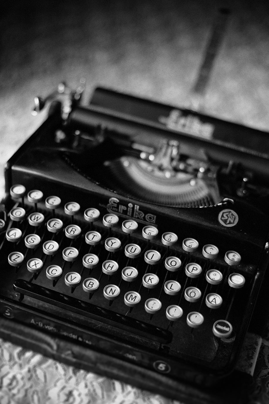 Black and white image of a vintage typewriter.